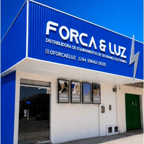 Loja física da Força e Luz no bairro Lagoa Nova, em Natal/RN, especializada na venda de materiais para cerca elétrica, como hastes, centrais de choque, arame para cerca elétrica, baterias, sirenes, hastes de aterramento, hastes de canto e placas de advertência.